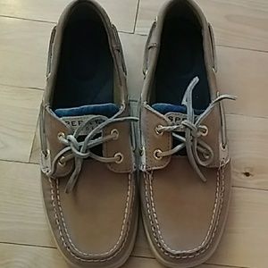 BARELY WORN SPERRY TOPSIDERS